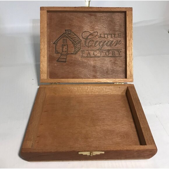 Little Cigar Factory Wooden Box Saint Maarten 7.5" x 6" x 1.5" Hinged Lid - Picture 2 of 12